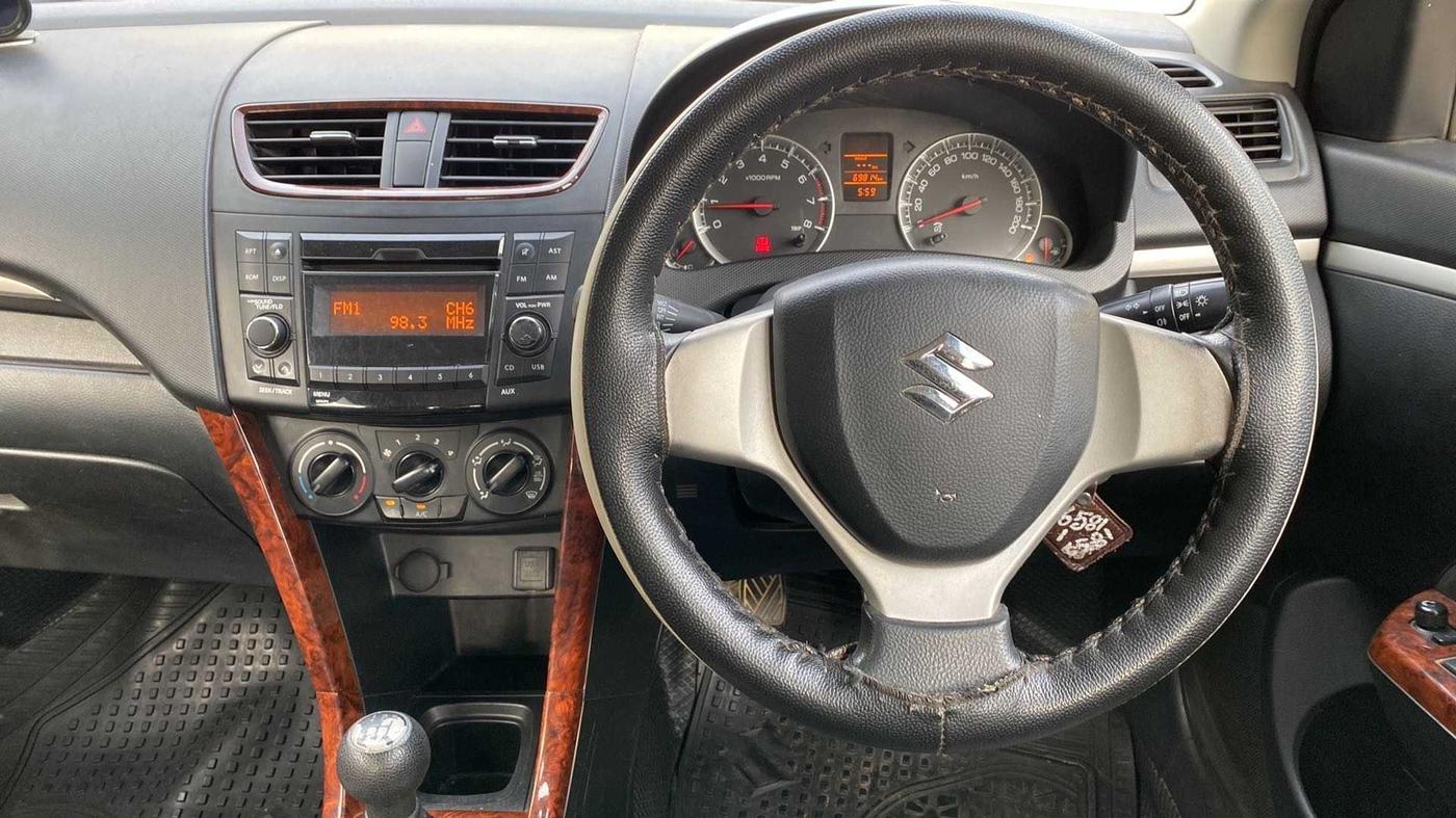 2016 Maruti Swift VXI, Petrol, Manual, 69,944 km, Steering Wheel Close Up