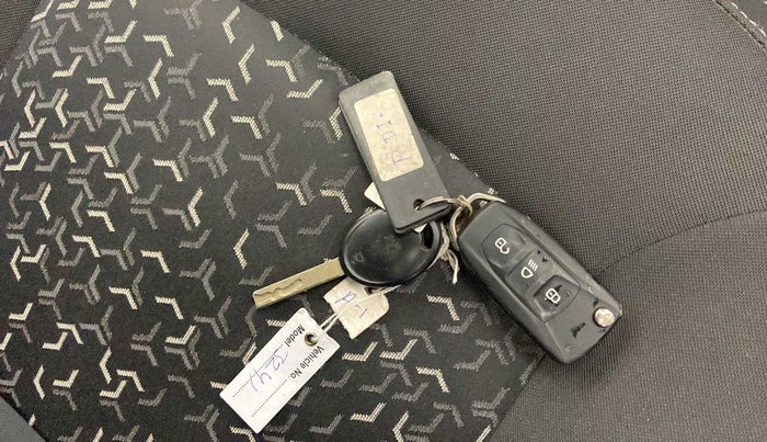 2022 Tata Tiago XT (O) PETROL, Petrol, Manual, 18,804 km, Key Close Up