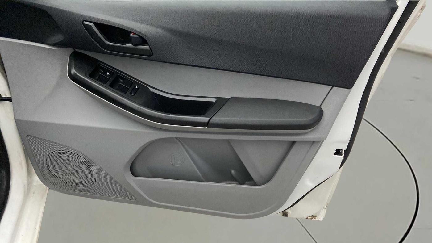 2022 Tata Tiago XT (O) PETROL, Petrol, Manual, 18,804 km, Driver Side Door Panels Control