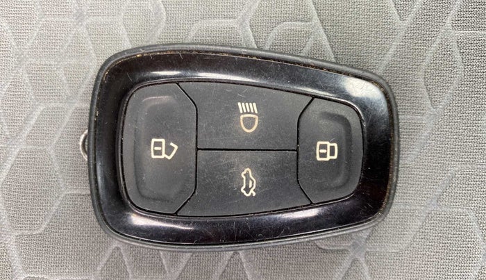 2020 Tata ALTROZ XZ PETROL, Petrol, Manual, 45,600 km, Key Close Up