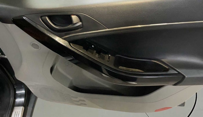 2019 Tata NEXON KRAZ MT PETROL, Petrol, Manual, 64,517 km, Driver Side Door Panels Control
