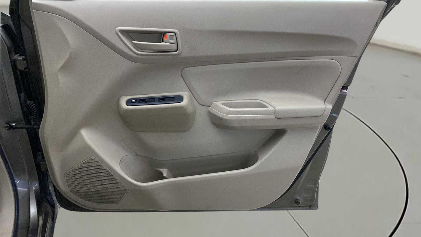 2019 Maruti Dzire LXI, Petrol, Manual, 33,972 km, Driver Side Door Panels Control
