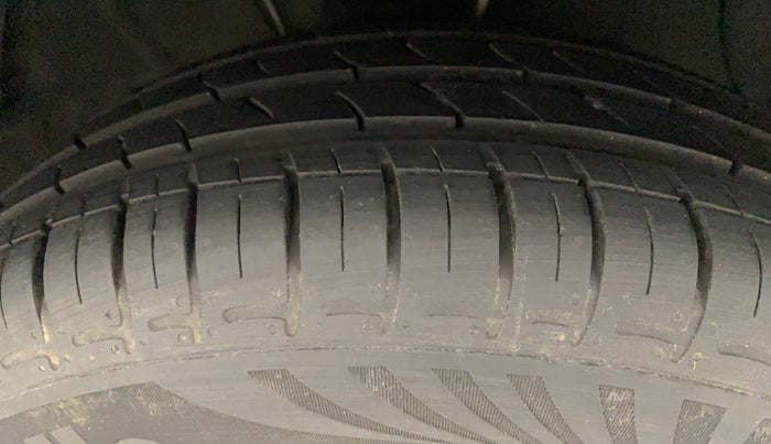 2022 Hyundai GRAND I10 NIOS SPORTZ AMT 1.2 KAPPA VTVT, Petrol, Automatic, 8,352 km, Right Front Tyre Tread
