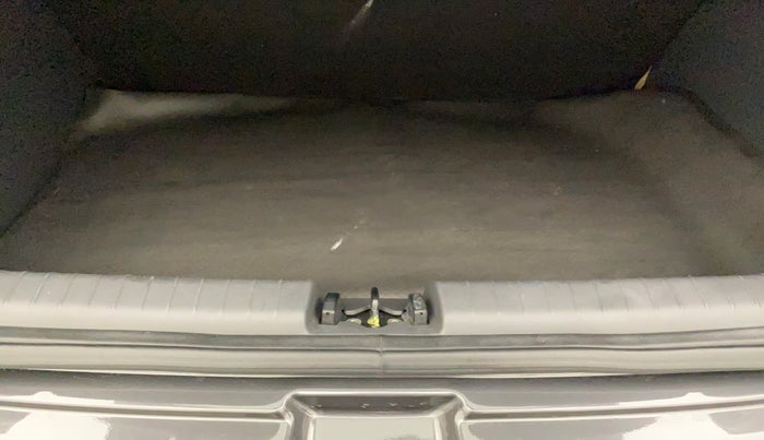 2022 Hyundai GRAND I10 NIOS SPORTZ AMT 1.2 KAPPA VTVT, Petrol, Automatic, 8,352 km, Boot Inside