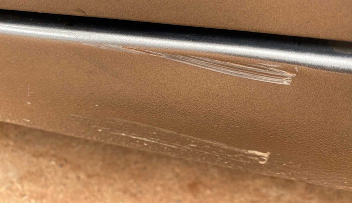 2015 Maruti Swift Dzire ZXI, Petrol, Manual, 37,712 km, Left running board - Minor scratches