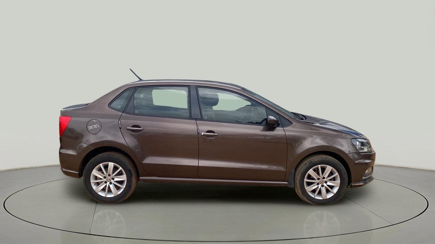 2016 Volkswagen Ameo HIGHLINE1.5L, Diesel, Manual, 87,220 km, Right Side View