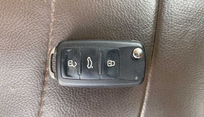 2016 Volkswagen Ameo HIGHLINE1.5L, Diesel, Manual, 87,220 km, Key Close Up