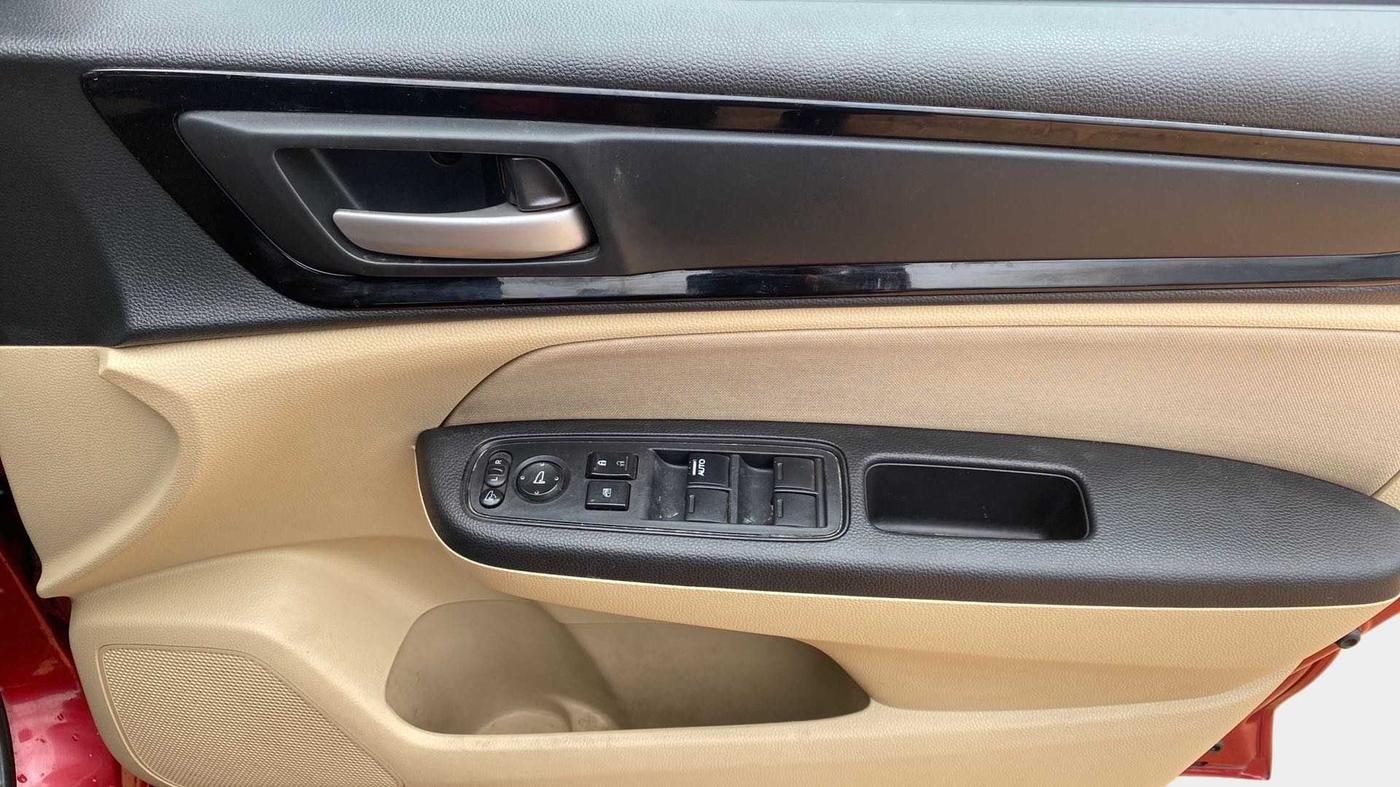 2018 Honda Amaze 1.2L I-VTEC VX, Petrol, Manual, 95,562 km, Driver Side Door Panels Control
