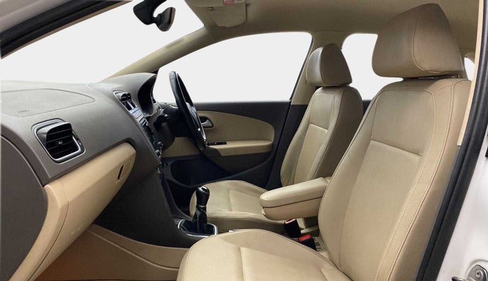 2016 Volkswagen Vento HIGHLINE 1.6 MPI, Petrol, Manual, 69,982 km, Right Side Front Door Cabin