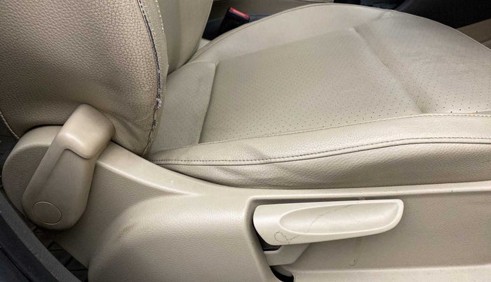 2016 Volkswagen Vento HIGHLINE 1.6 MPI, Petrol, Manual, 69,982 km, Driver Side Adjustment Panel