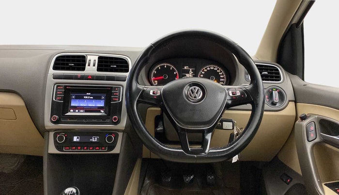 2016 Volkswagen Vento HIGHLINE 1.6 MPI, Petrol, Manual, 69,982 km, Steering Wheel Close Up