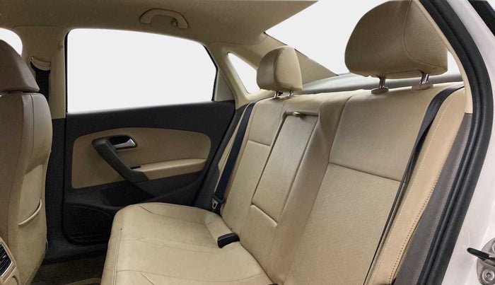 2016 Volkswagen Vento HIGHLINE 1.6 MPI, Petrol, Manual, 69,982 km, Right Side Rear Door Cabin