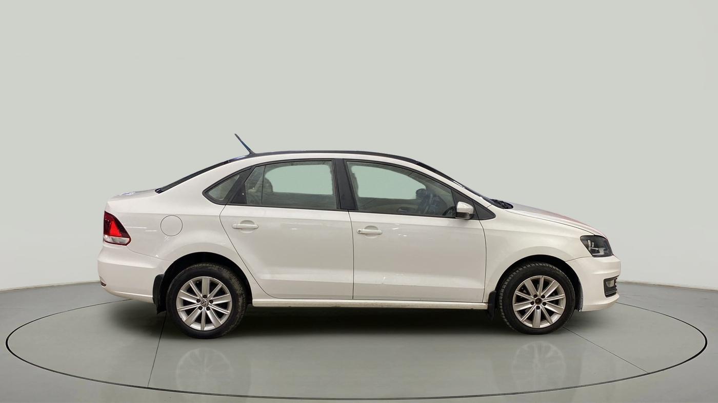 2016 Volkswagen Vento HIGHLINE 1.6 MPI, Petrol, Manual, 69,982 km, Right Side View