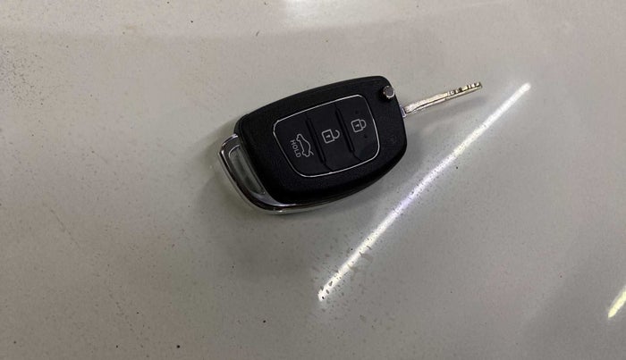 2014 Hyundai Xcent S 1.2, Petrol, Manual, 40,151 km, Key Close Up