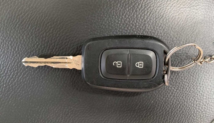 2021 Renault TRIBER RXL MT, Petrol, Manual, 16,394 km, Key Close Up