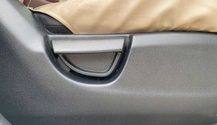 2022 Hyundai NEW SANTRO ERA EXECUTIVE, Petrol, Manual, 42,608 km, Driver Side Adjustment Panel