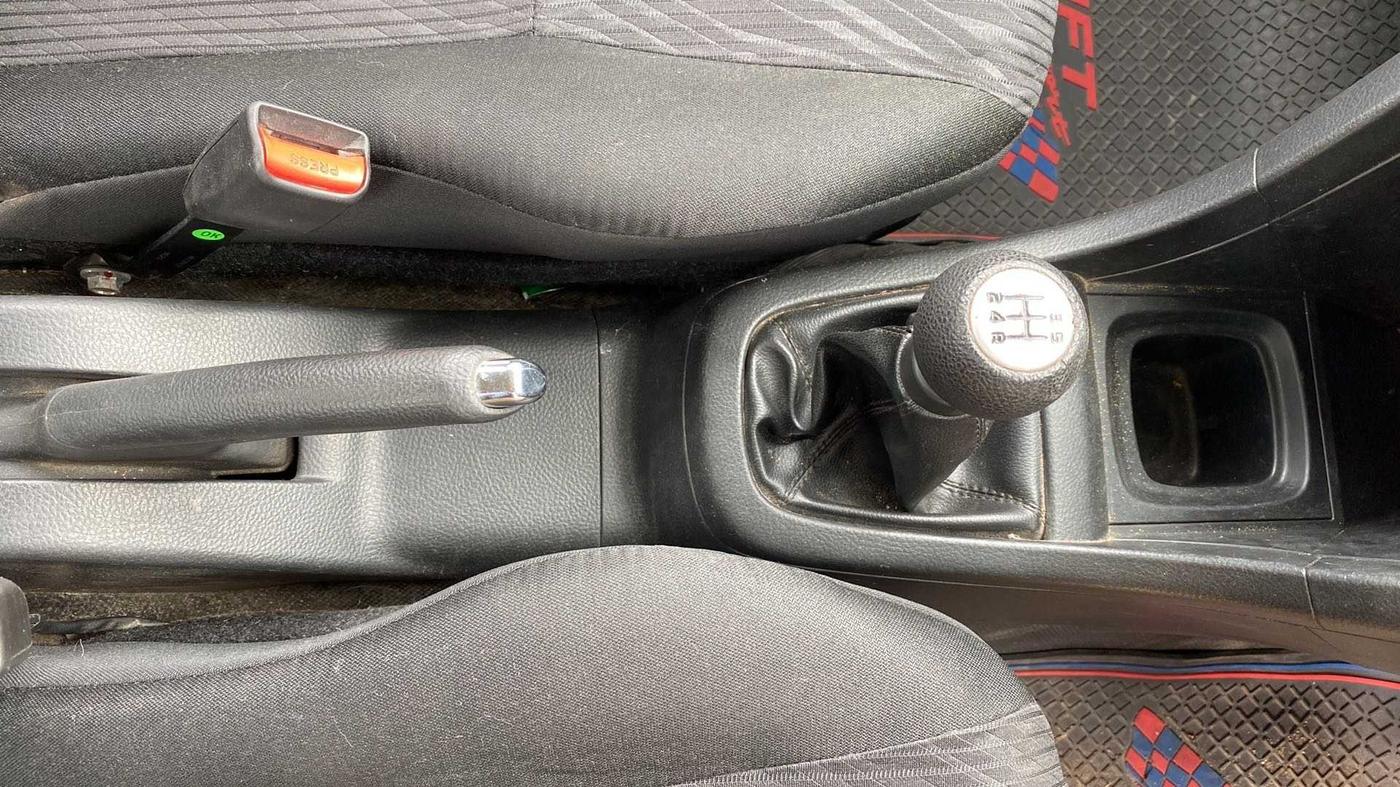2017 Maruti Swift VXI O, Petrol, Manual, 81,391 km, Gear Lever
