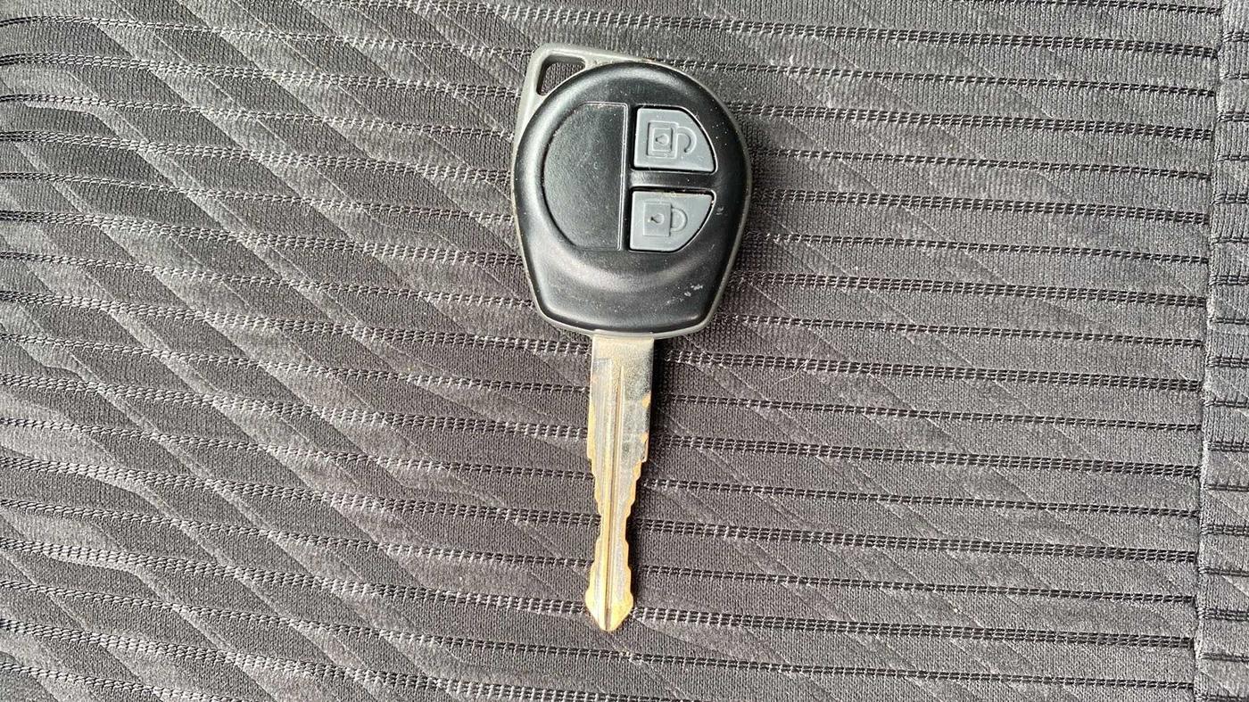 2017 Maruti Swift VXI O, Petrol, Manual, 81,391 km, Key Close Up