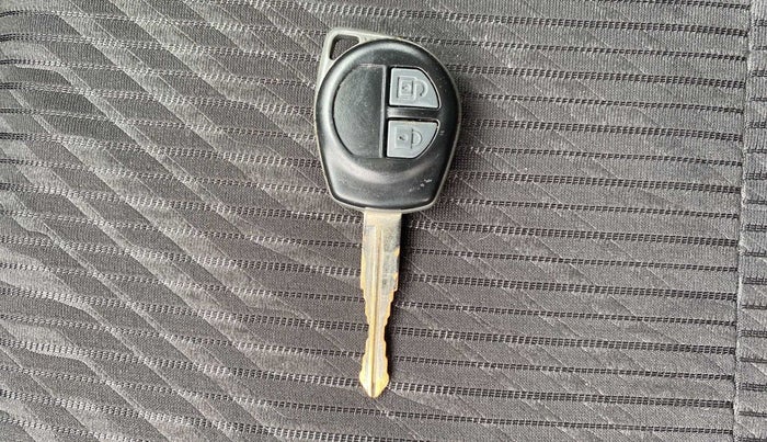 2017 Maruti Swift VXI O, Petrol, Manual, 81,391 km, Key Close Up