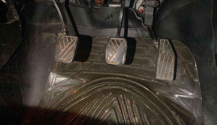 2017 Maruti Baleno ZETA DIESEL 1.3, Diesel, Manual, 1,07,730 km, Pedals