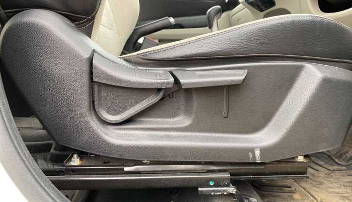 2022 KIA SONET HTX ANNIVERSARY EDITION 1.0 IMT, Petrol, Manual, 21,993 km, Driver Side Adjustment Panel