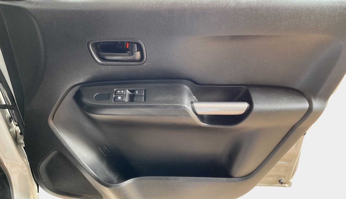 2022 Maruti IGNIS SIGMA 1.2, Petrol, Manual, 14,841 km, Driver Side Door Panels Control