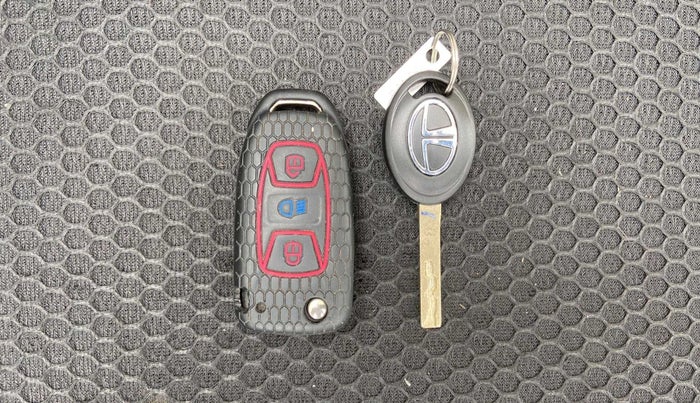 2021 Tata NEXON XMA PETROL, Petrol, Automatic, 21,705 km, Key Close Up