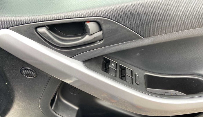 2021 Tata NEXON XMA PETROL, Petrol, Automatic, 21,705 km, Driver Side Door Panels Control