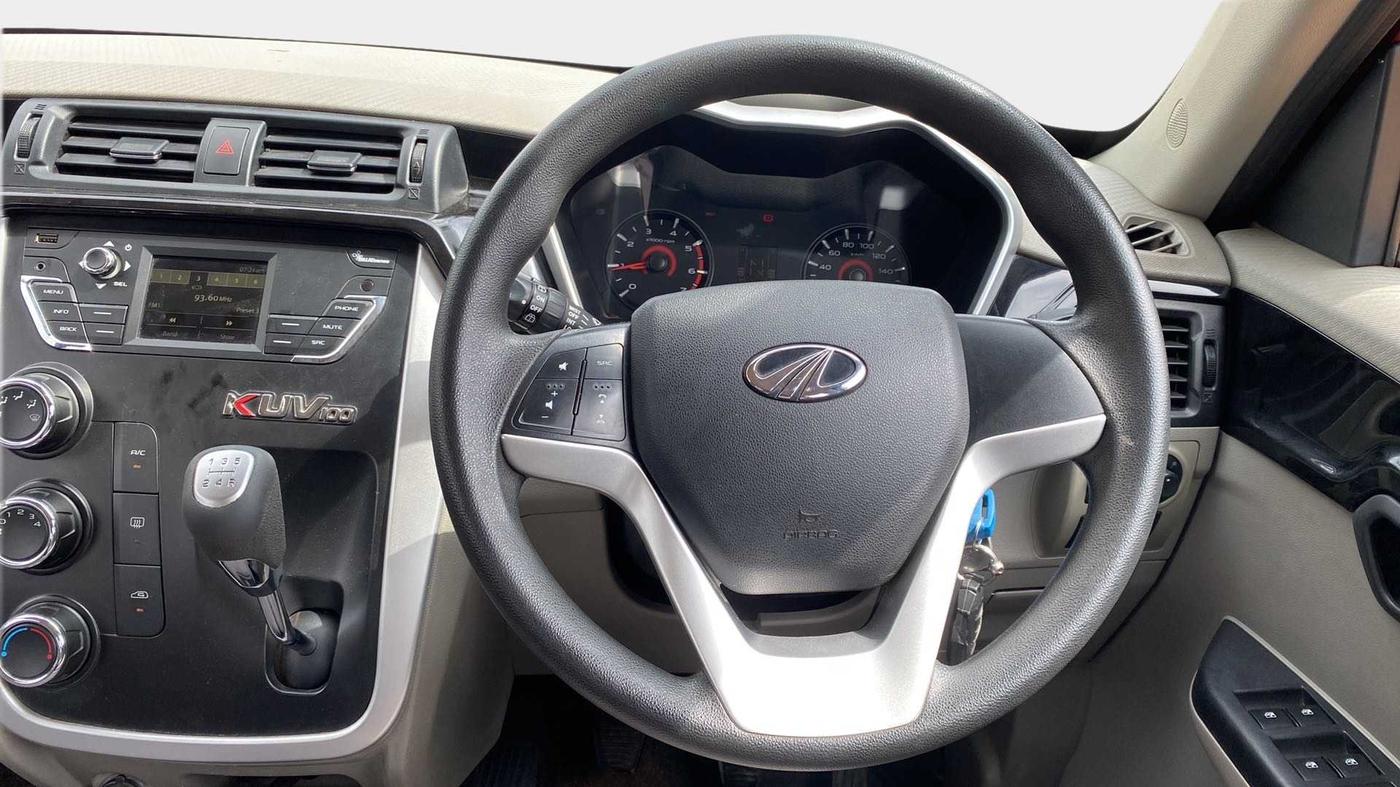 2016 Mahindra Kuv100 K8 D 6 STR, Diesel, Manual, 55,202 km, Steering Wheel Close Up
