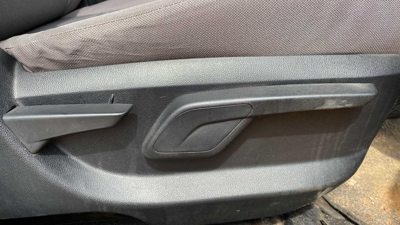 2016 Mahindra Kuv100 K8 D 6 STR, Diesel, Manual, 55,202 km, Driver Side Adjustment Panel