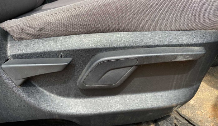 2016 Mahindra Kuv100 K8 D 6 STR, Diesel, Manual, 55,202 km, Driver Side Adjustment Panel