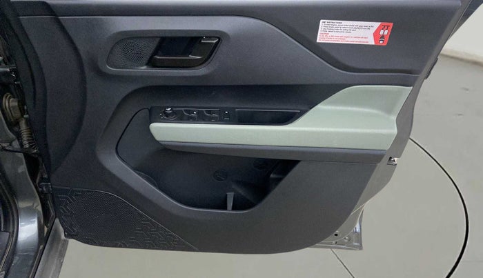 2023 Tata PUNCH ADVENTURE RHYTHM PACK AMT, Petrol, Automatic, 16,441 km, Driver Side Door Panels Control