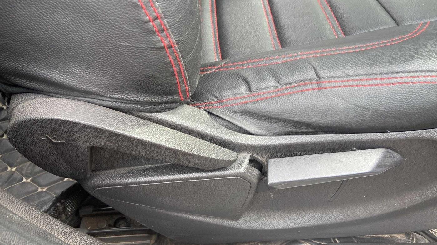 2016 Ford Ecosport TITANIUM 1.5L DIESEL, Diesel, Manual, 1,10,647 km, Driver Side Adjustment Panel