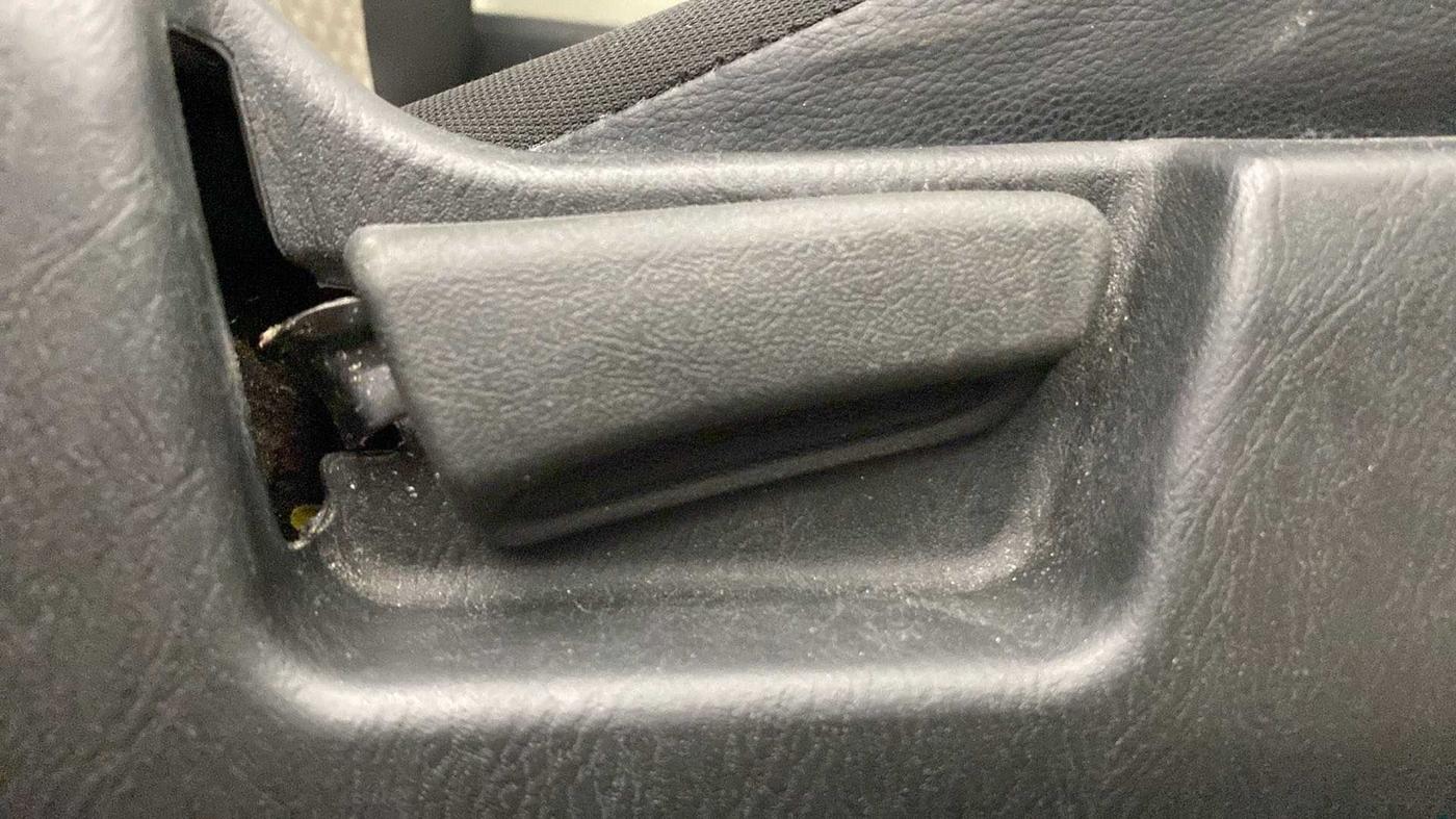 2022 Maruti Alto LXI O, Petrol, Manual, 22,500 km, Driver Side Adjustment Panel