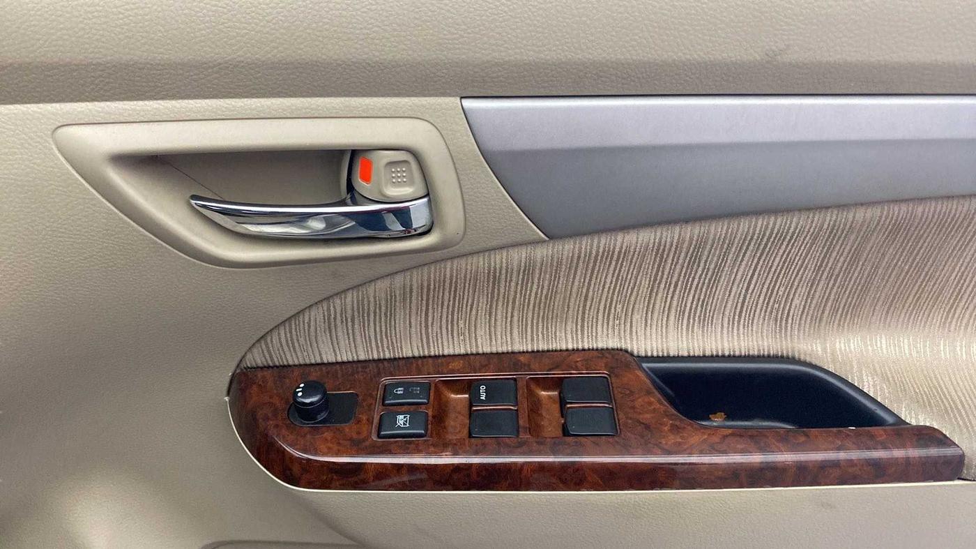 2015 Maruti Ertiga VXI, Petrol, Manual, 64,494 km, Driver Side Door Panels Control