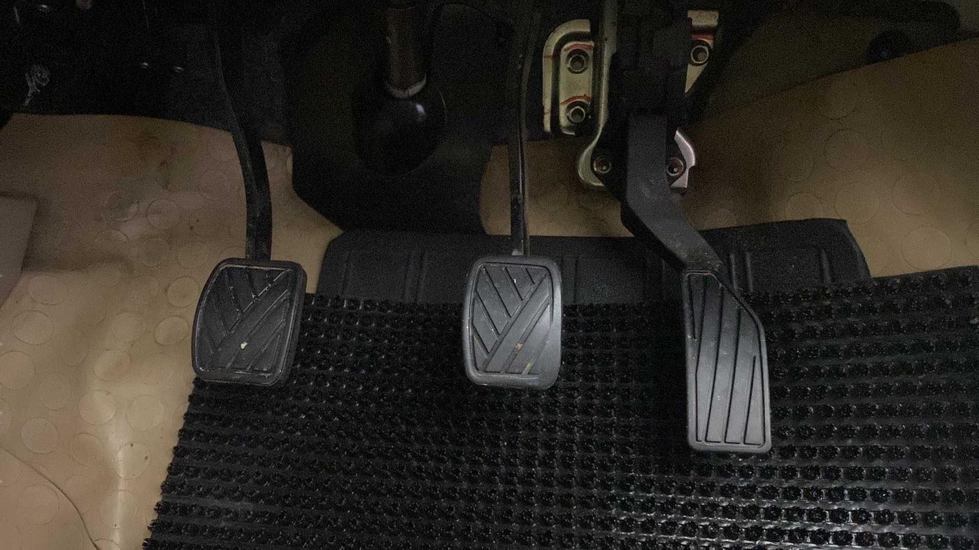 2015 Maruti Ertiga VXI, Petrol, Manual, 64,494 km, Pedals