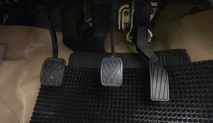 2015 Maruti Ertiga VXI, Petrol, Manual, 64,494 km, Pedals