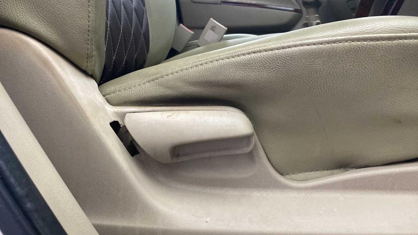 2015 Maruti Ertiga VXI, Petrol, Manual, 64,494 km, Driver Side Adjustment Panel