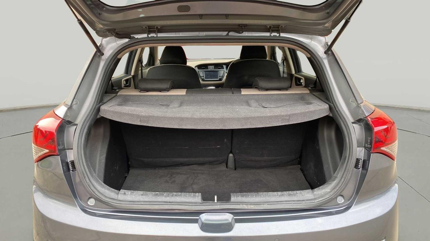 2015 Hyundai Elite i20 ASTA 1.2 (O), Petrol, Manual, 52,779 km, Boot Inside