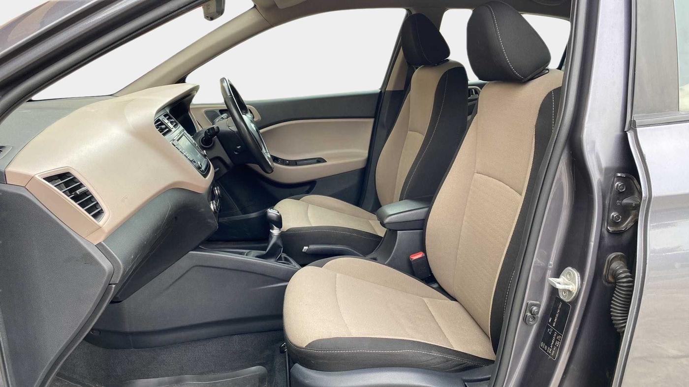 2015 Hyundai Elite i20 ASTA 1.2 (O), Petrol, Manual, 52,779 km, Right Side Front Door Cabin
