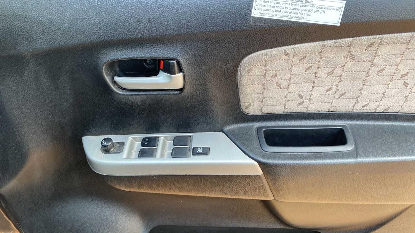 2016 Maruti Wagon R 1.0 VXI AMT, Petrol, Automatic, 21,014 km, Driver Side Door Panels Control