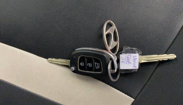 2021 Hyundai VENUE SX 1.5 CRDI, Diesel, Manual, 39,024 km, Key Close Up