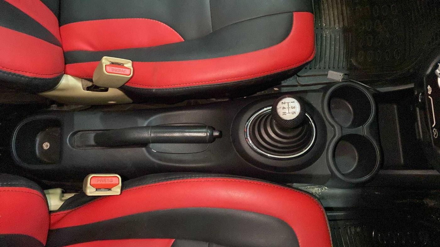 2016 Honda Brio S MT, Petrol, Manual, 70,680 km, Gear Lever