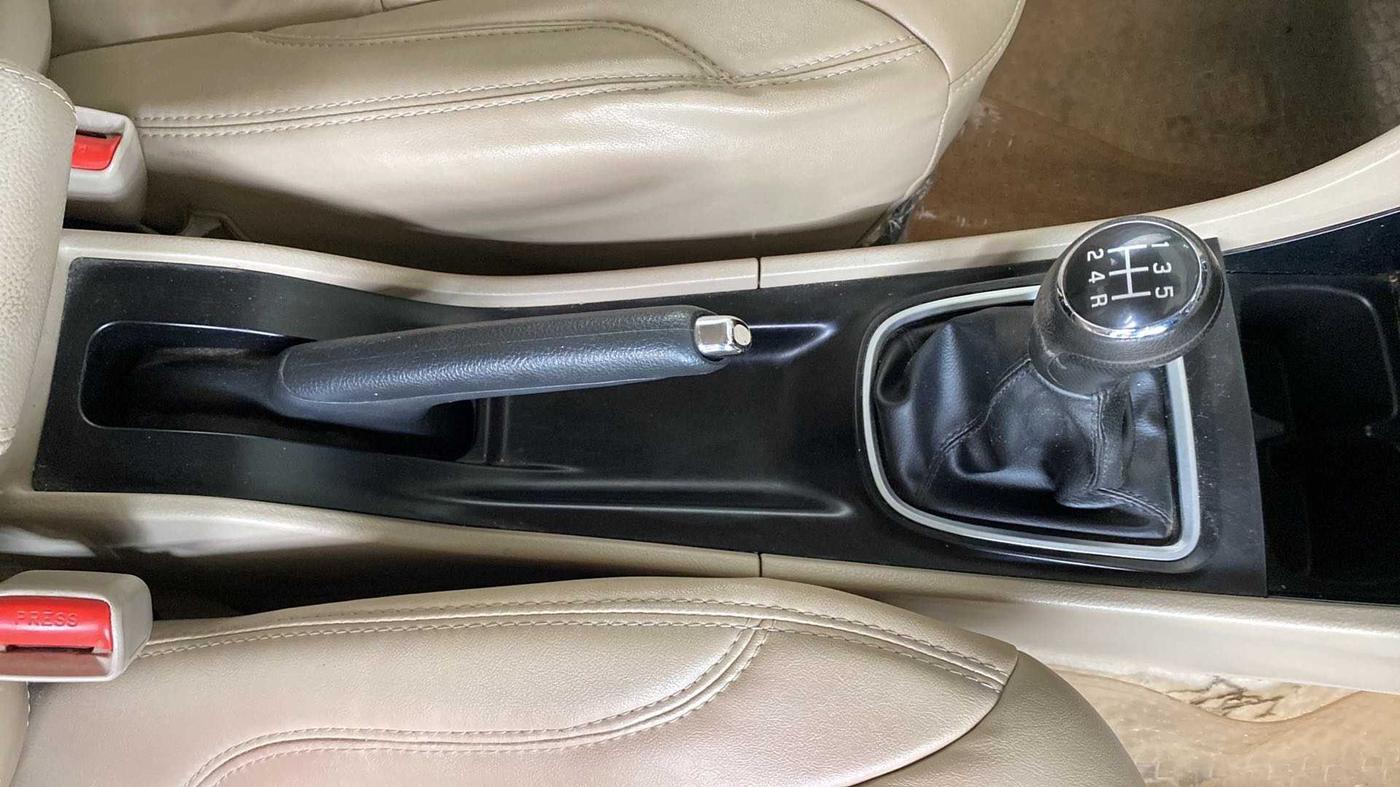 2019 Maruti Ciaz DELTA 1.5 SHVS MT PETROL, Petrol, Manual, 43,437 km, Gear Lever