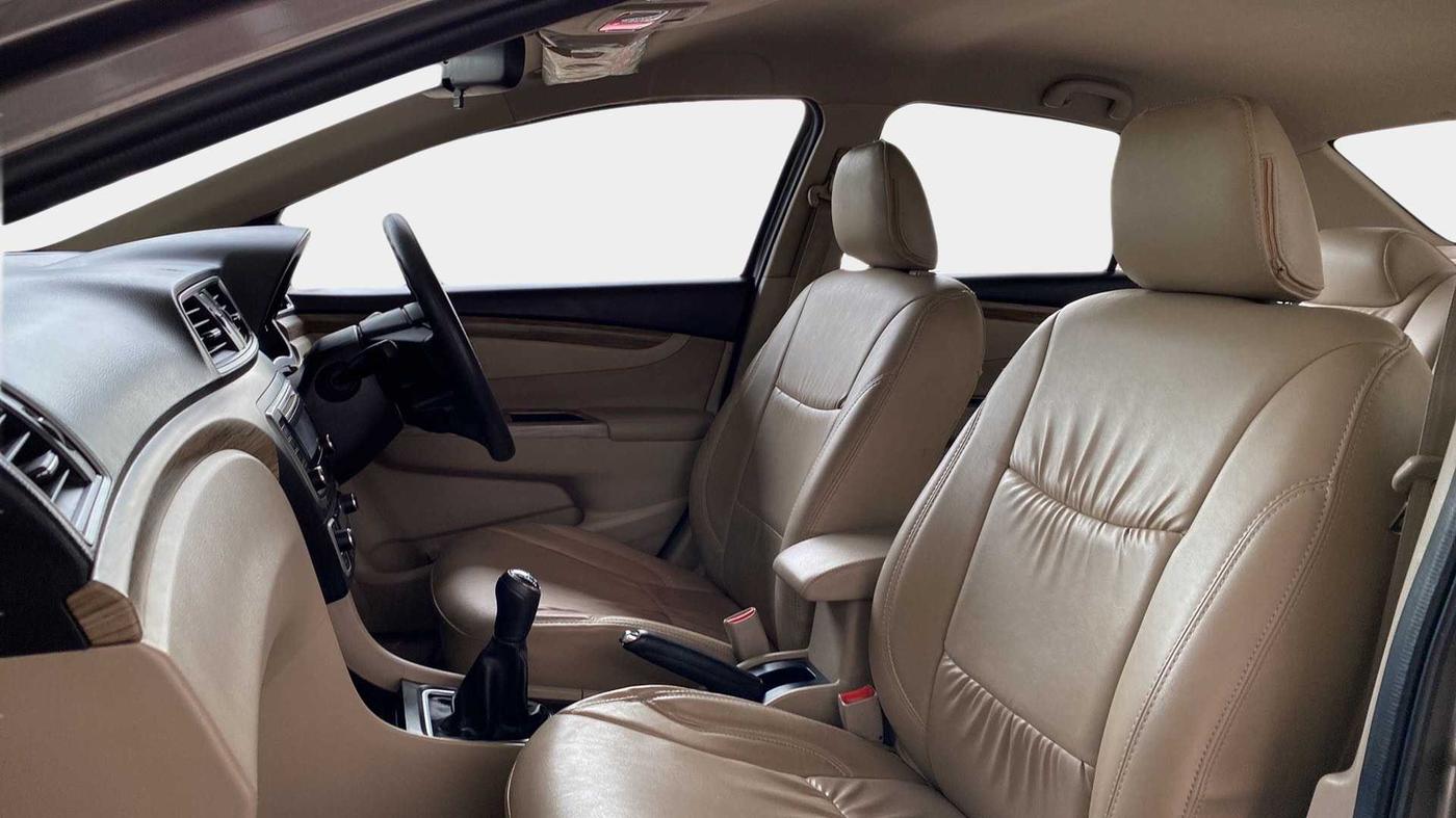 2019 Maruti Ciaz DELTA 1.5 SHVS MT PETROL, Petrol, Manual, 43,437 km, Right Side Front Door Cabin