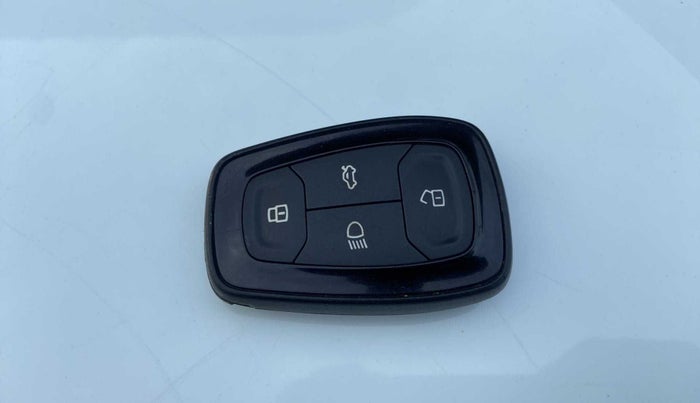 2020 Tata ALTROZ XZ PETROL, Petrol, Manual, 27,273 km, Key Close Up