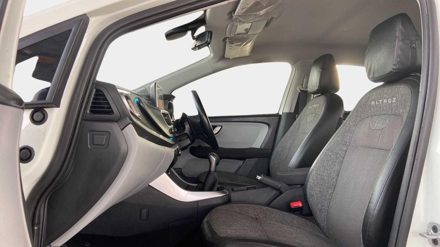2020 Tata ALTROZ XZ PETROL, Petrol, Manual, 27,273 km, Right Side Front Door Cabin