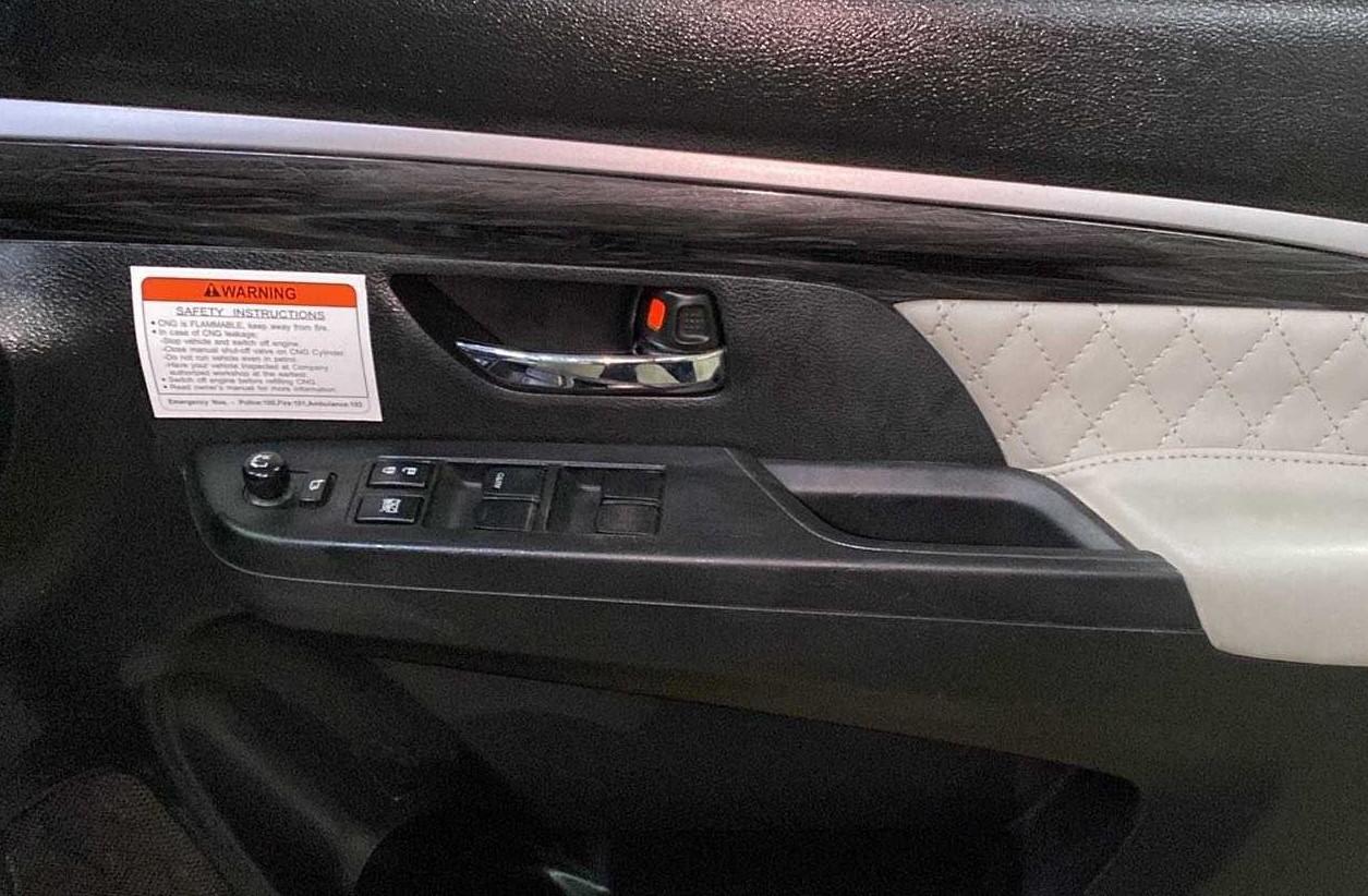 2023 Maruti XL6 ZETA CNG, CNG, Manual, 32,447 km, Driver Side Door Panels Control