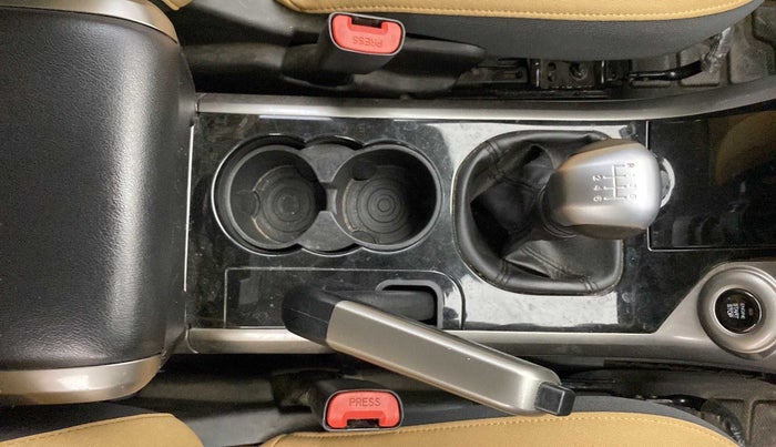 2019 Mahindra XUV500 W7, Diesel, Manual, 79,470 km, Gear Lever