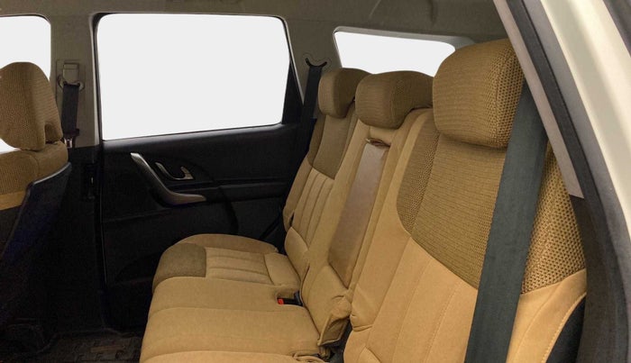 2019 Mahindra XUV500 W7, Diesel, Manual, 79,470 km, Right Side Rear Door Cabin